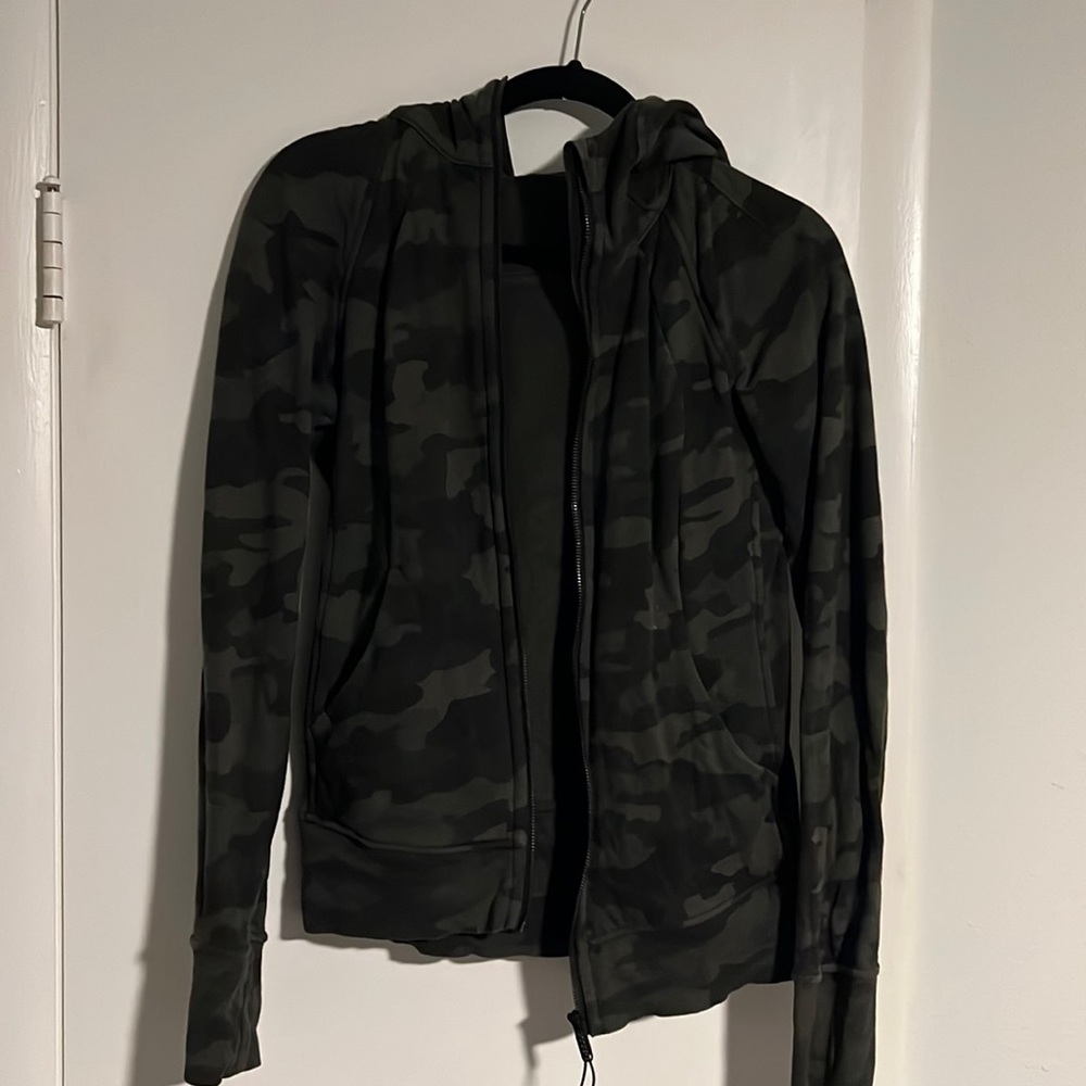 Green camo scuba full zip 6 lululemon